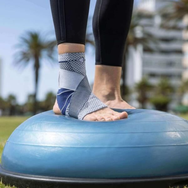 BAUERFEIND MalleoTrain S open heel fersenfreie Sprunggelenk-Aktivbandage für leichten Schutz