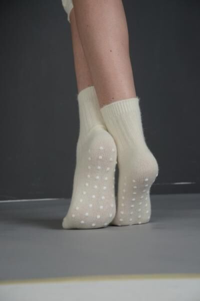 Moser Socken glatt mit Anti-Rutsch-Noppen mit 40 % Angora-Wolle