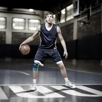 Vorschau: BAUERFEIND Sports Knee Support Kniebandage. Stabilisiert das Knie und kontrollierte Bewegungsabläufe