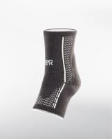 Vorschau: L&R Cellacare® Malleo Comfort Aktiv Sprunggelenkbandage komprimiert und stützt das Sprunggelenk