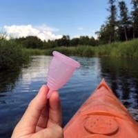 Vorschau: SELENACARE nachhaltige Periodencup Menstruationstasse starker Härtegrad inkl. Sterilisationsbehälter