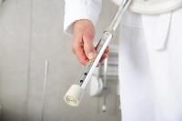 Vorschau: RIDDER Bad-Hocker Go höhenverstellbar in 8 Stufen mit rutschhemmenden Fußstopfen und Sitzfläche