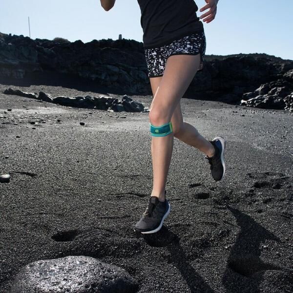 BAUERFEIND Sports Knee Strap Patellaband entlastet durch gezielten Druck die Patellasehne