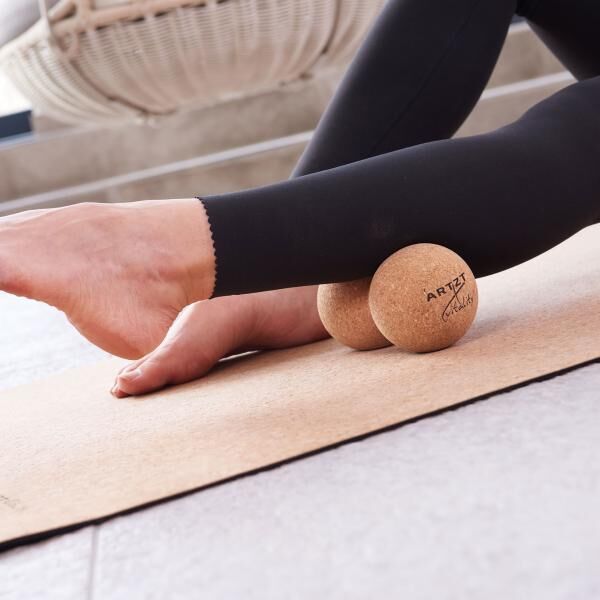ARTZT vitality Duoball Kork für Faszien-Training, hergestellt aus nachhaltigen Rohstoffen